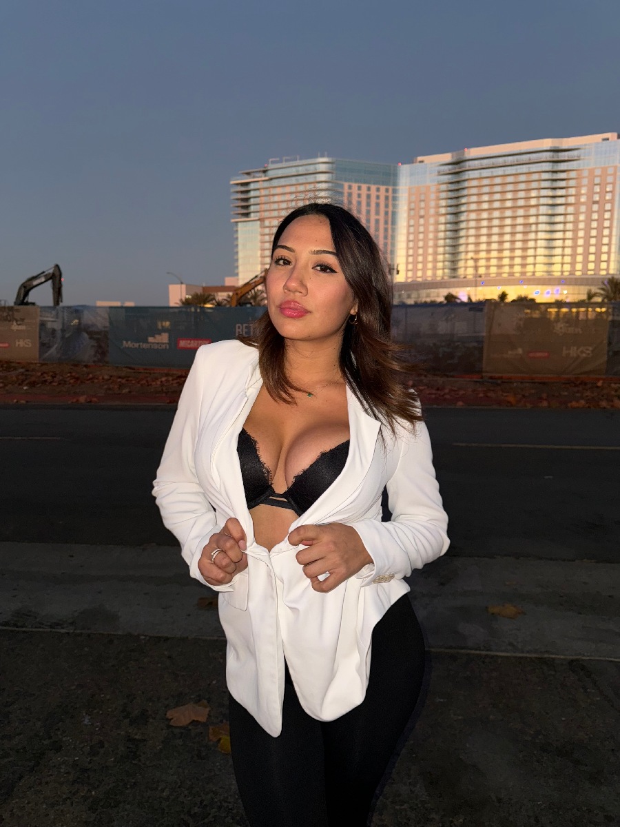 Take a pause and enjoy Ali Cruz — streaming from Boston