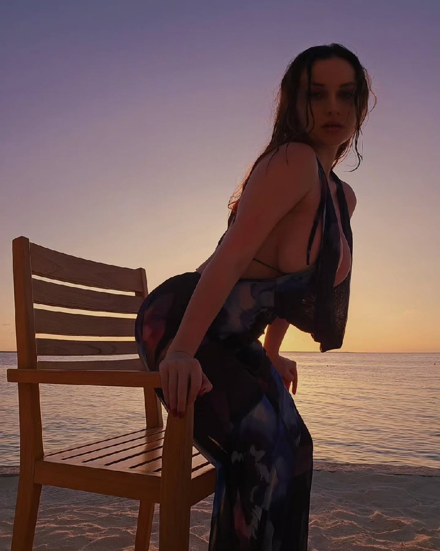 Sexy girl Miranda Faith nude in Boston