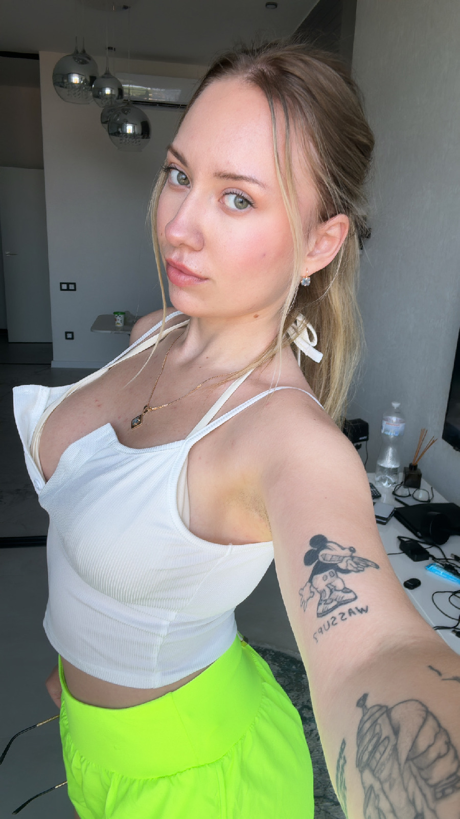 KateV in her underwear in Boston