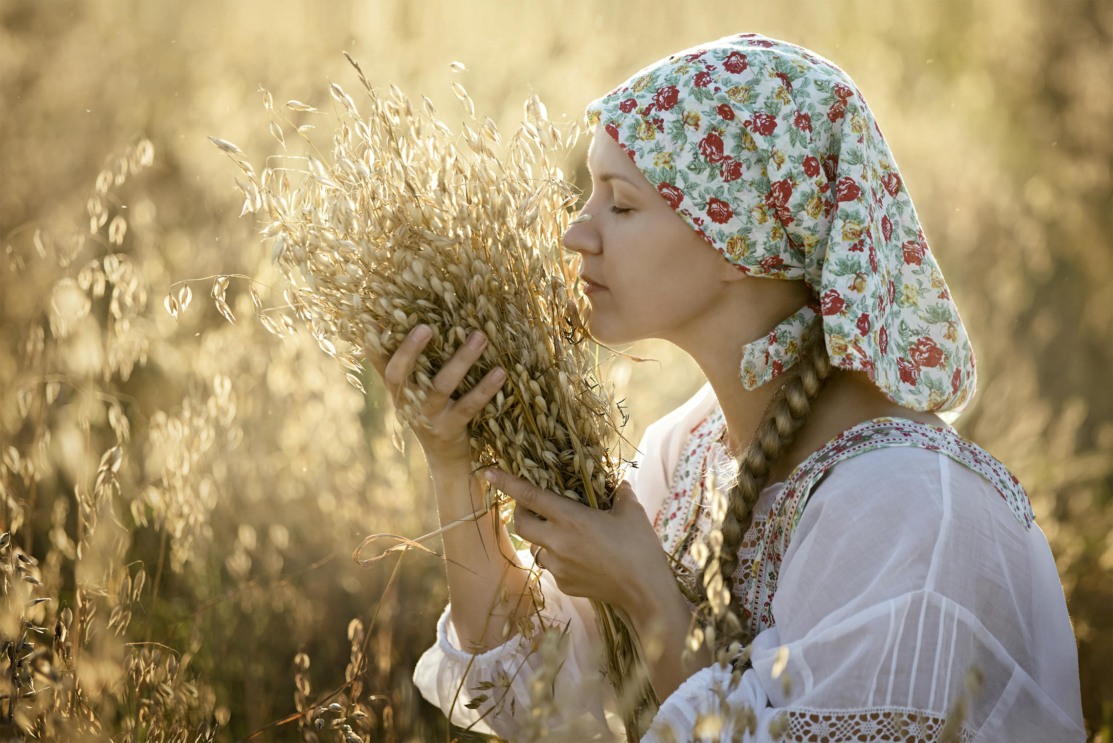 Photo Women in Slavic costumes in Boston